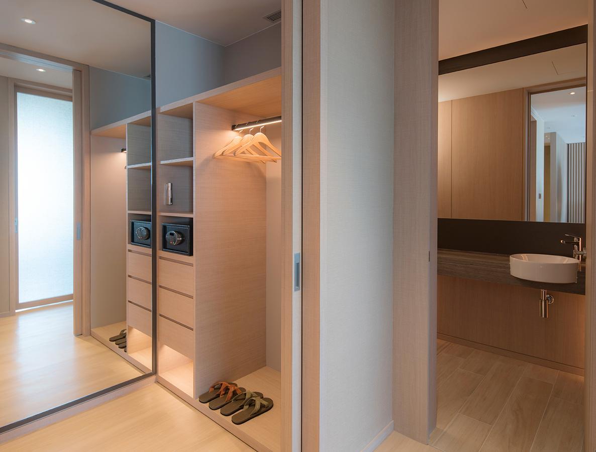 Mu Jiaoxi Hotel Экстерьер фото A walk-in wardrobe