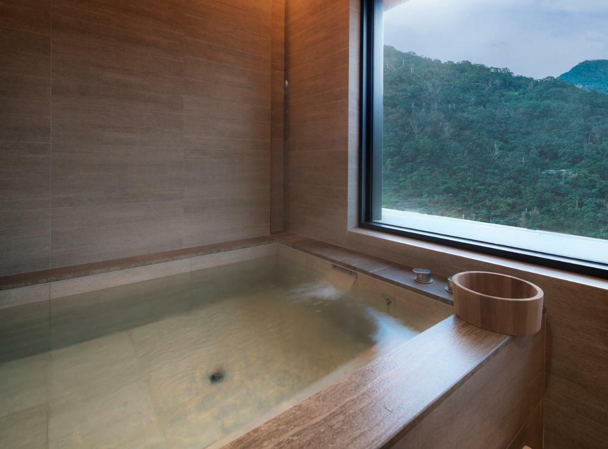 Mu Jiaoxi Hotel Экстерьер фото A modern Japanese bathtub