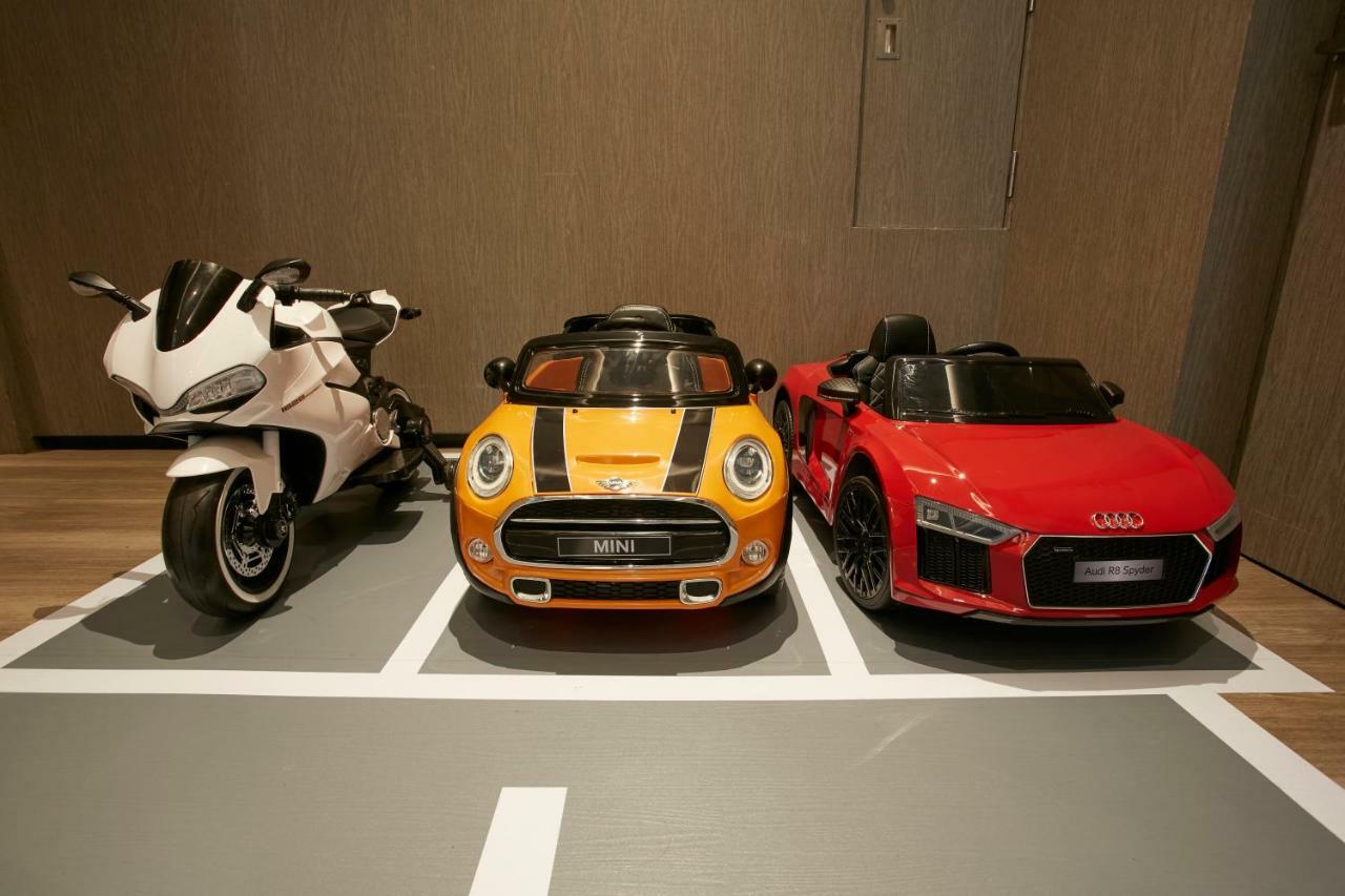 Mu Jiaoxi Hotel Экстерьер фото Children's electric cars and motorcycle
